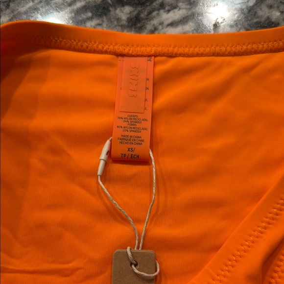 Skims Mid Coverage Bottom - Picture 2 of 5